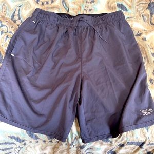 Reebok Mens Shorts Size L Gray RN 117927 reinforced pockets & zipper Back Pocket